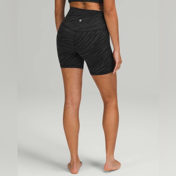 Lululemon Align Short 6" in Le Tigre Camo Deep Coal Multi - Picture 2 of 6